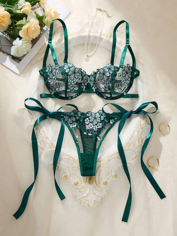 Conjunto de Lencería Verde Esmeralda con Bordado Floral