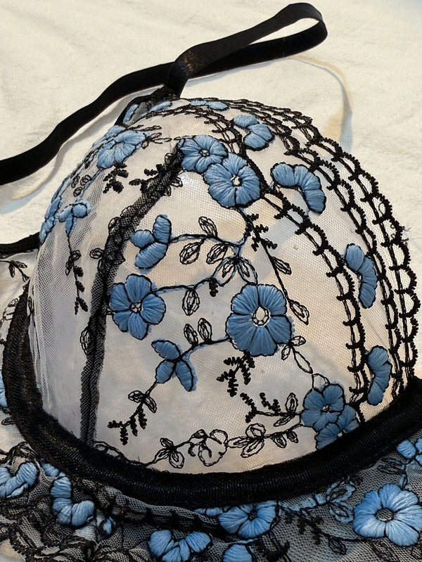 Set De Lencería Azul Bordada Floral