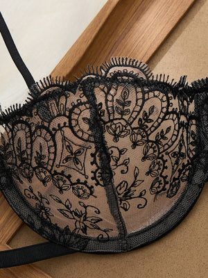 Conjunto De Lencería De Encaje Negro Con Corazón