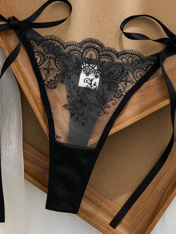 Conjunto De Lencería De Encaje Negro Con Corazón