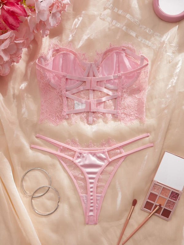 Tanga rosa de encaje semitransparente con diseño de doble tira en la cadera