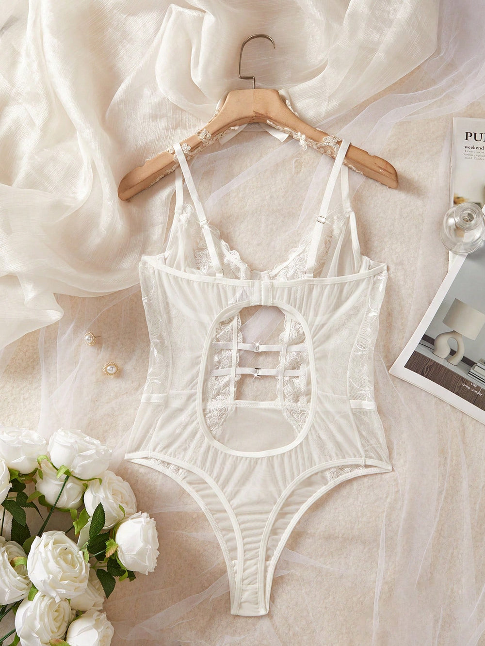 Vista frontal del hermoso Body Lencero Blanco sobre un fondo suave.