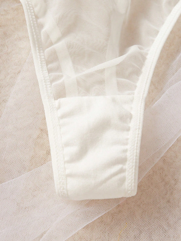 Detalle de la costura inferior del Body Lencero Blanco de diseño.