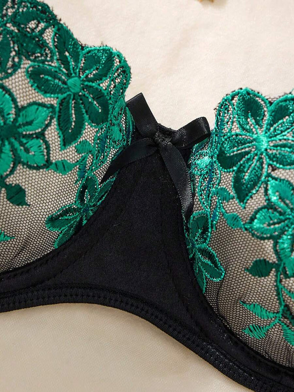 Conjunto De Lencería Floral Esmeralda Con Bordado