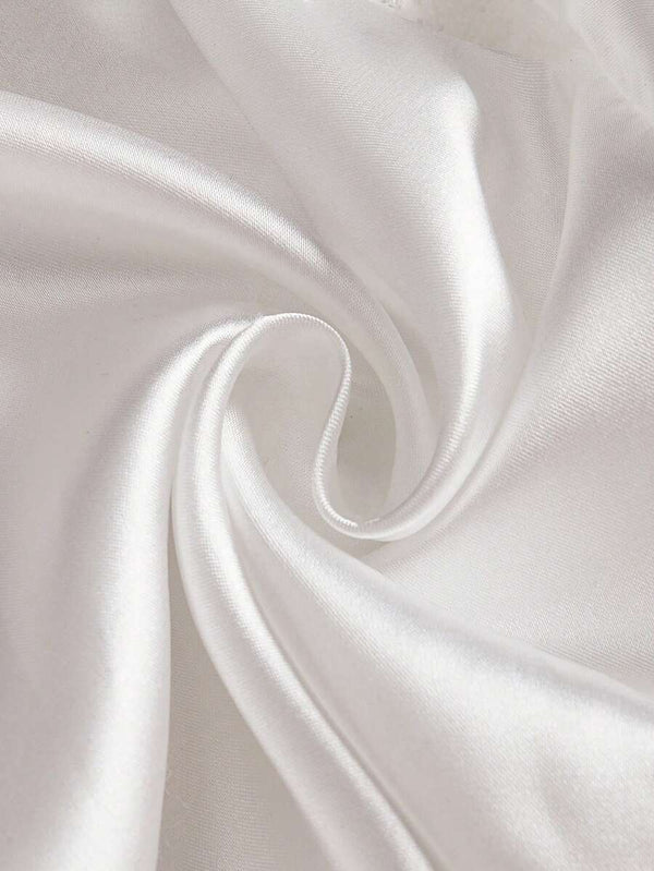 Conjunto De Pijama Satinado Con Encaje Blanco Perla