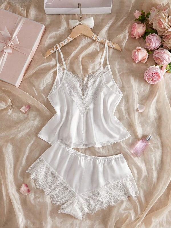 Conjunto De Pijama Satinado Con Encaje Blanco Perla