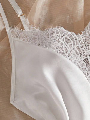 Conjunto De Pijama Satinado Con Encaje Blanco Perla