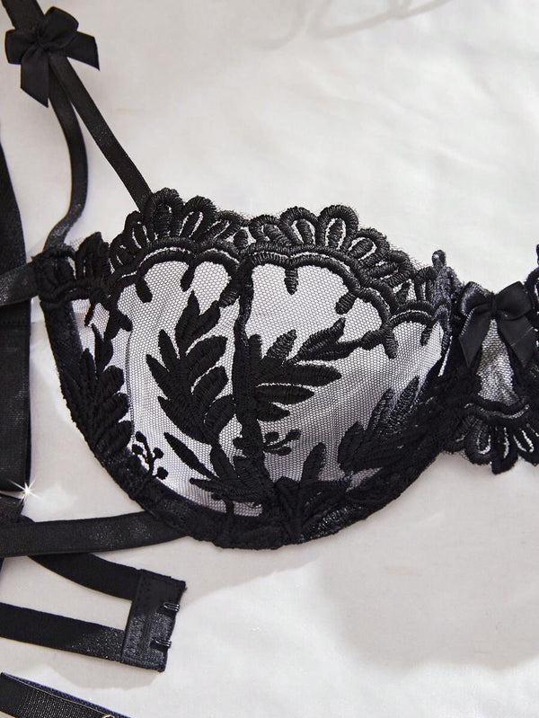 Conjunto de Lencería con Bordado Floral Negro