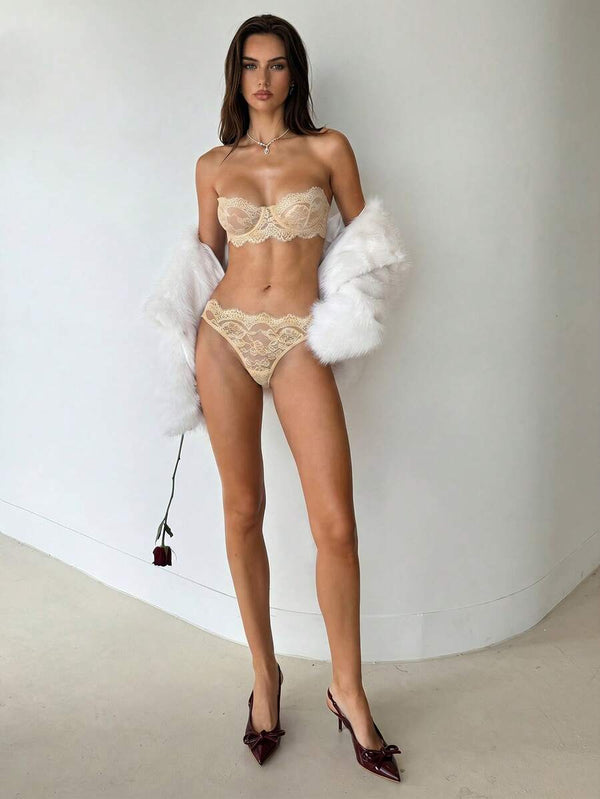Conjunto De Lencería De Encaje Strapless Beige