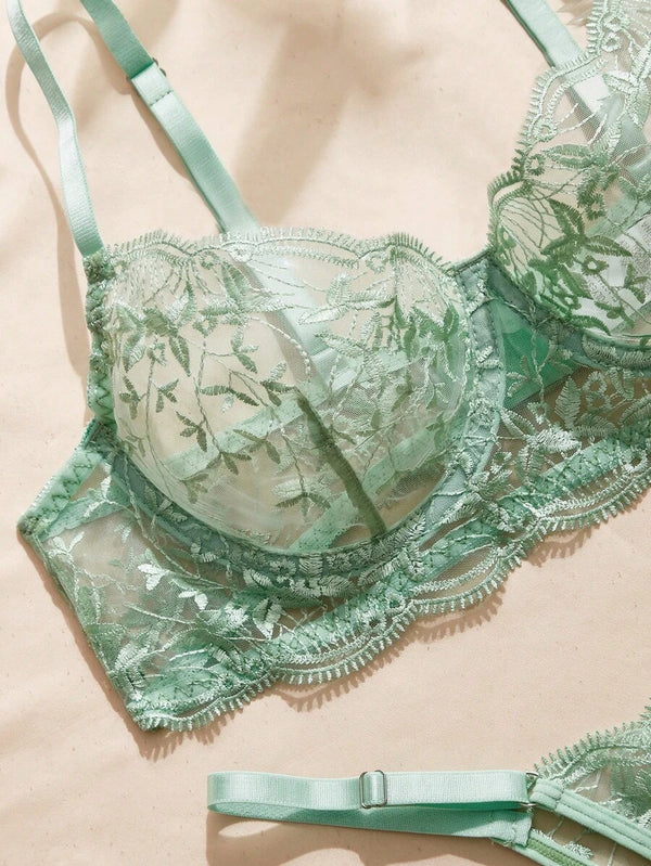 Tanga verde menta de tul transparente con bordado botánico y tiras ajustables