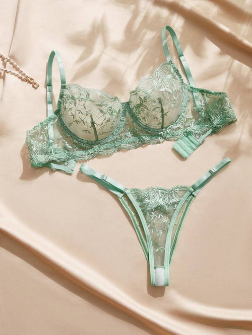 Conjunto de lencería verde menta de dos piezas con bordado de hojas y flores sobre tul