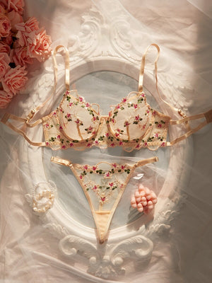 Tanga de tul transparente en tono nude con bordado floral y tiras ajustables
