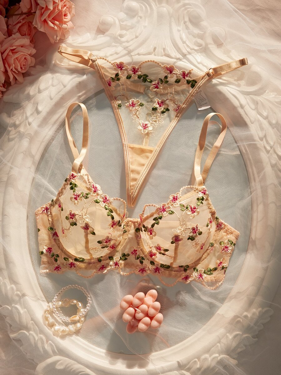 Conjunto de lencería en tul color nude con bordado de flores rosas y verdes