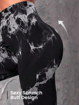 Detalle del diseño de los leggings con scrunch butt para un mejor ajuste.