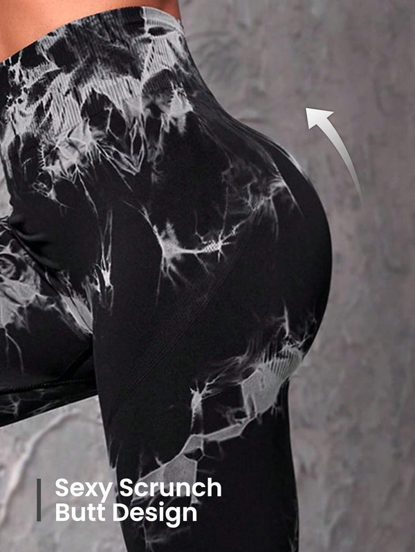 Detalle del diseño de los leggings con scrunch butt para un mejor ajuste.