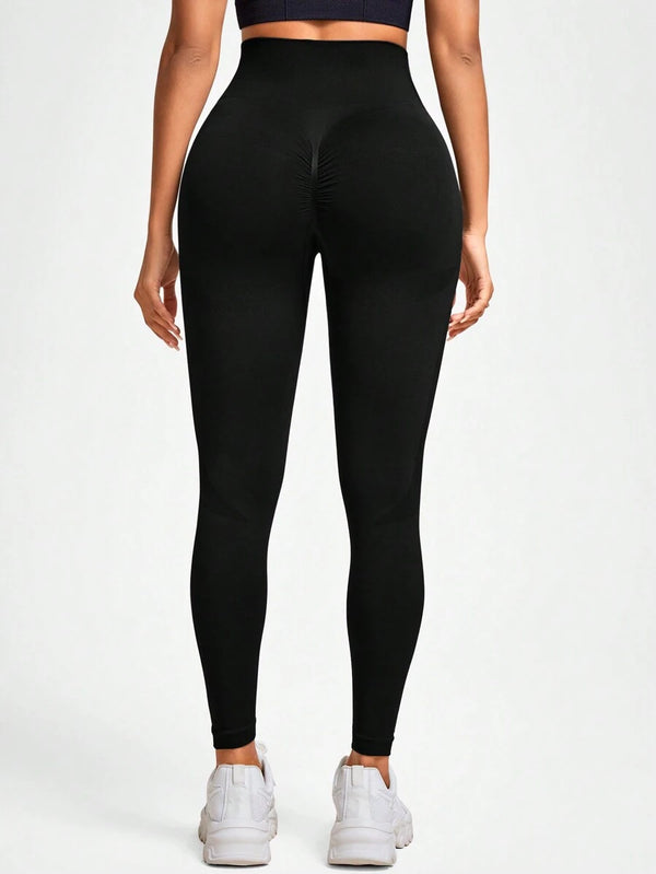 Vista trasera de los leggings deportivos negros sin costuras con efecto push-up.