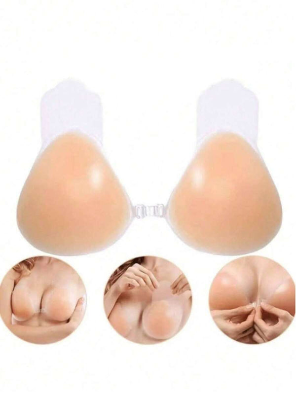 Primer plano de las copas adhesivas de silicona de un brasier invisible.
