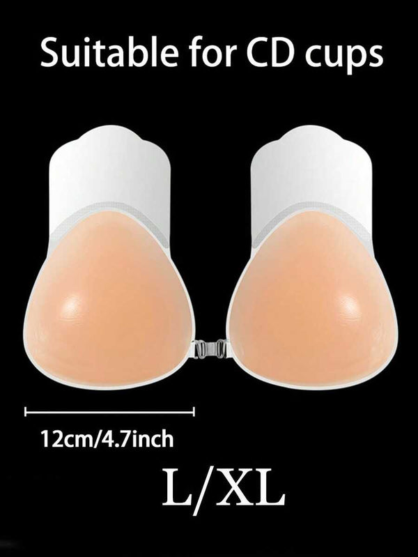 Comparativa del antes y después de usar un brasier adhesivo invisible para realzar el escote.