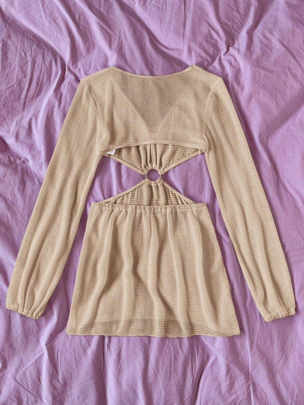 Vestido Corto de Punto Beige con Aberturas y Anillo Central