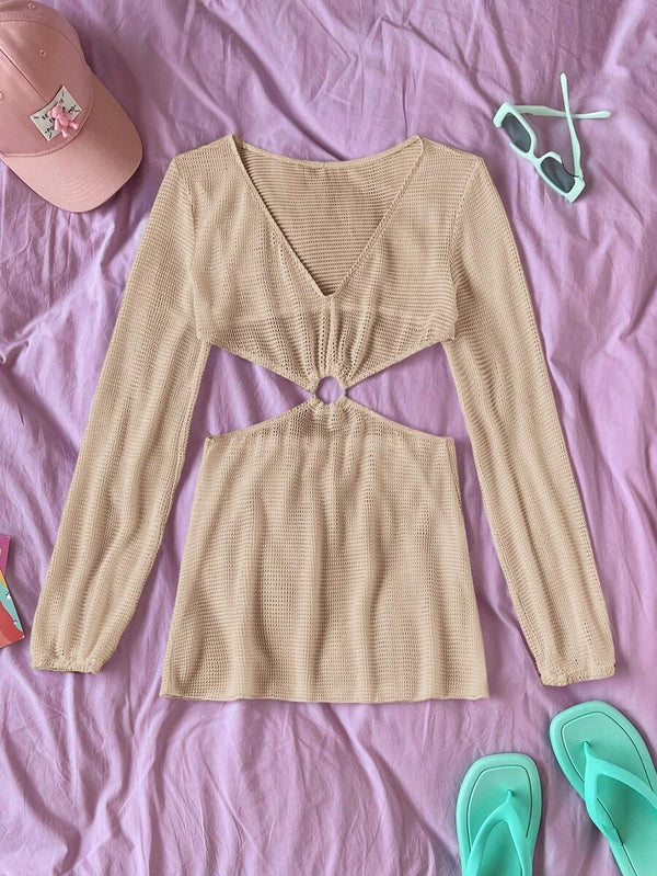 Vestido Corto de Punto Beige con Aberturas y Anillo Central