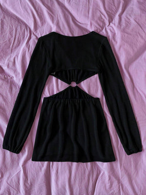 Salida de Playa con Abertura y Anillo para un Look Sofisticado Color Negro