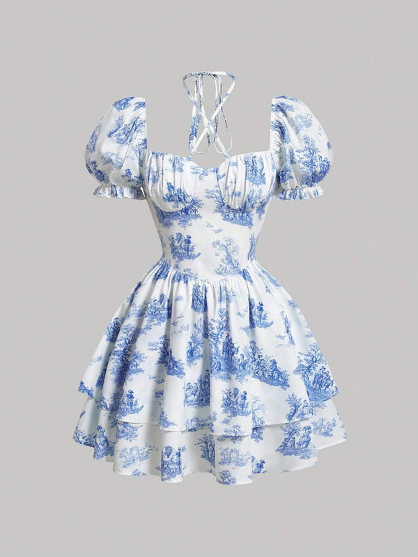 Imagen frontal del vestido corto azul y blanco con estampado, resaltando su diseño romántico.