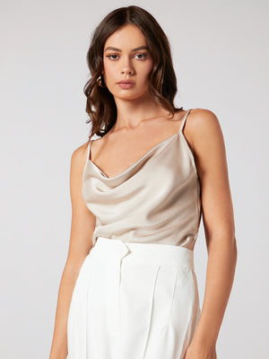 Blusa de Tirantes Beige Elegante y Versátil