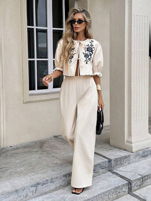 Conjunto Elegante Con Top Bordado Floral y Pantalón Ancho