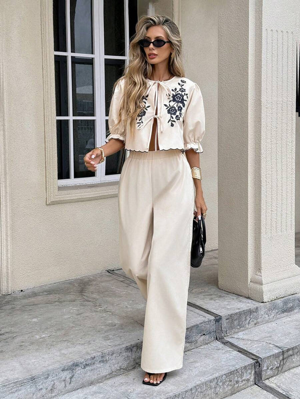 Conjunto Elegante Con Top Bordado Floral y Pantalón Ancho