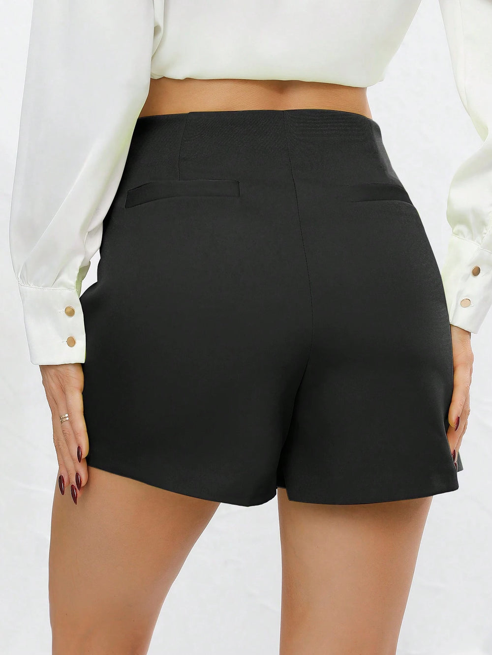 Falda pantalón negra elegante de talle alto vista frontal.
