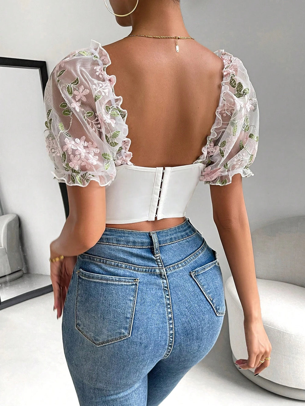Crop Top Con Bordado Floral De Malla De Manga Farol