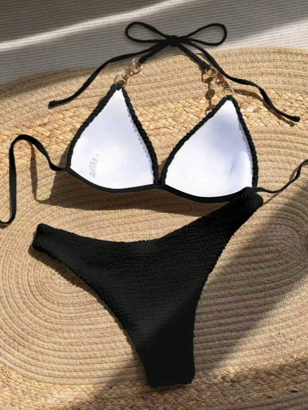 Bikini Negro Elegante Push Up De Talle Alto Con Perlas vista posterior.
