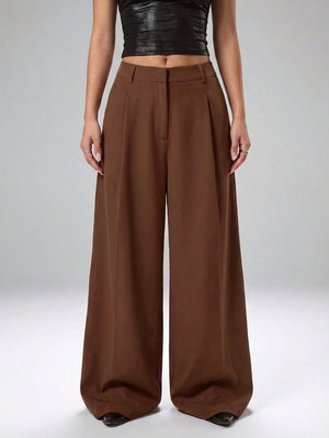 Pantalón café de pierna ancha y talle alto vista frontal