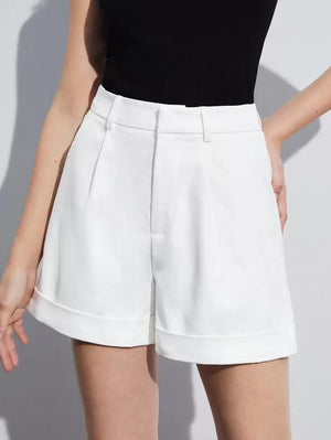 Shorts Blancos De Talle Alto Con Cinturón