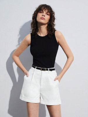 Shorts Blancos De Talle Alto Con Cinturón