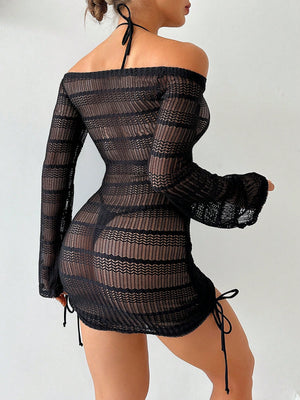 Vestido Playero Negro Semitransparente Con Hombros Descubiertos Y Cordón vista trasera.
