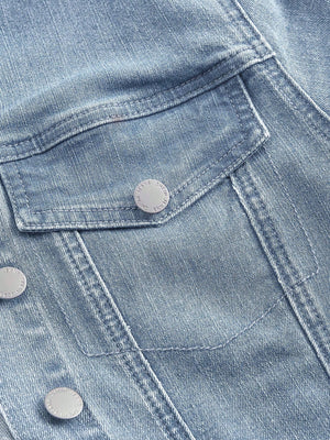 Imagen 3: Detalle de los botones y bolsillos del Vestido De Mezclilla Corto.