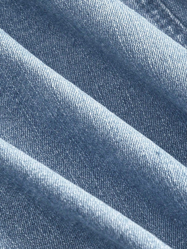 Imagen 4: Acercamiento a la textura de la tela del Vestido De Mezclilla Corto.