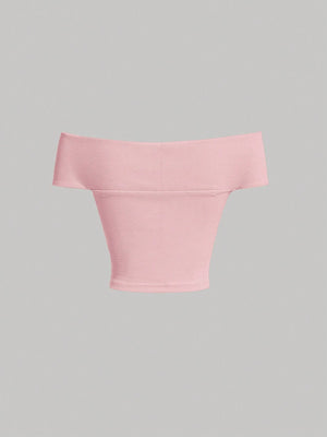 Top rosa ajustado con canalé y hombros descubiertos – vista trasera