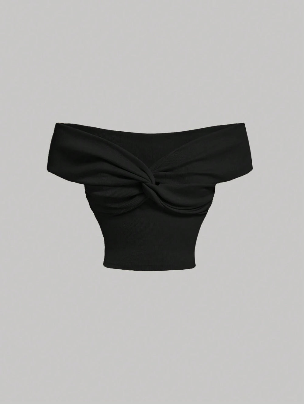 Blusa negra crop con hombros descubiertos vista frontal