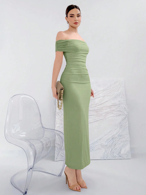 Vestido elegante verde menta largo estilo sirena.
