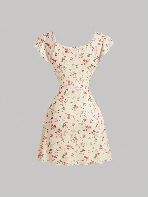 Vestido floral corto con mangas capa estilo bohemio
