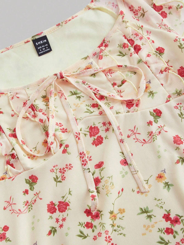 Vestido floral ajustado con talle alto y corte campana
