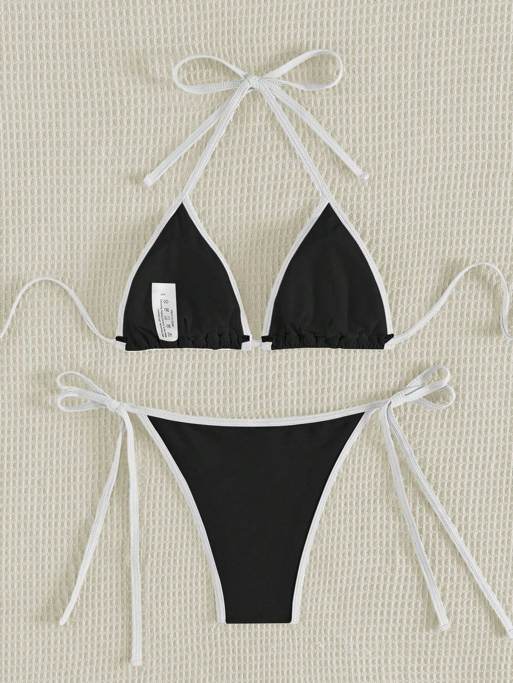 Bikini Triangular Halter Blanco y Negro con Ribete Contrastante