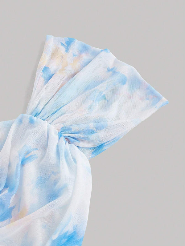 Detalle de la manga fruncida del vestido azul elegante