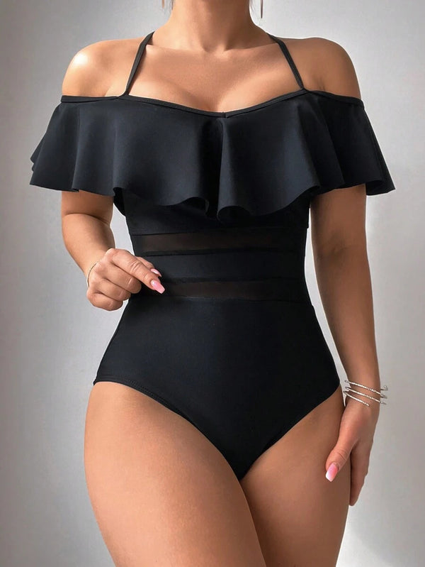 Traje de baño enterizo color negro, ideal para vacaciones de verano en la playa o piscina.