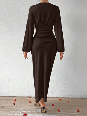 Vestido café escote en V manga larga obispo