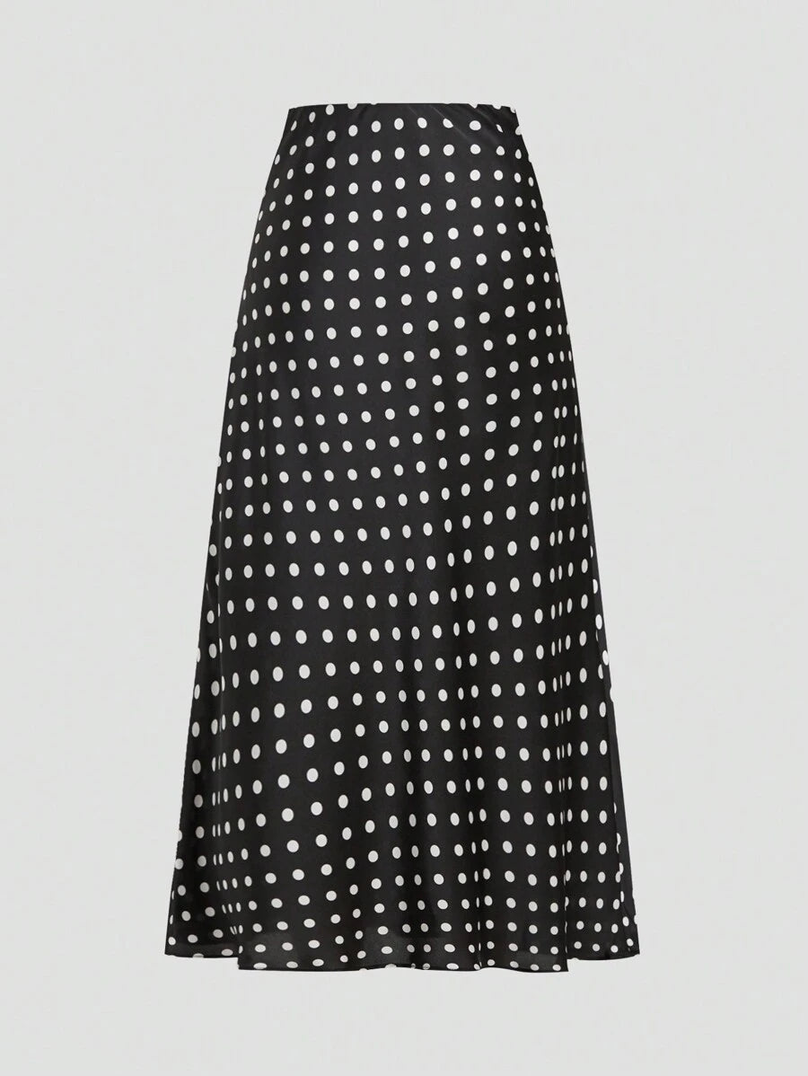 Falda midi negra con estampado de lunares blancos vista de frente.