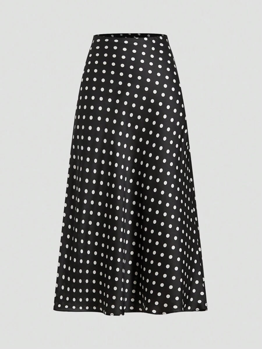 Falda midi negra con estampado de lunares blancos vista de frente.