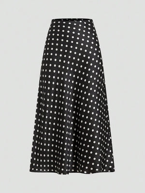 Falda midi negra con estampado de lunares blancos vista de frente.